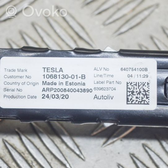 Tesla Model 3 Silniczek regulacji pasów bezpieczeństwa 106813001B