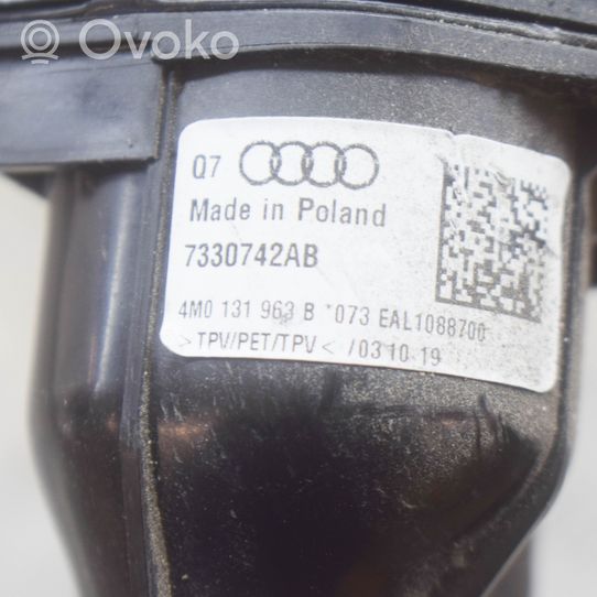 Audi Q7 4M Turbo air intake inlet pipe/hose 4M0131963B