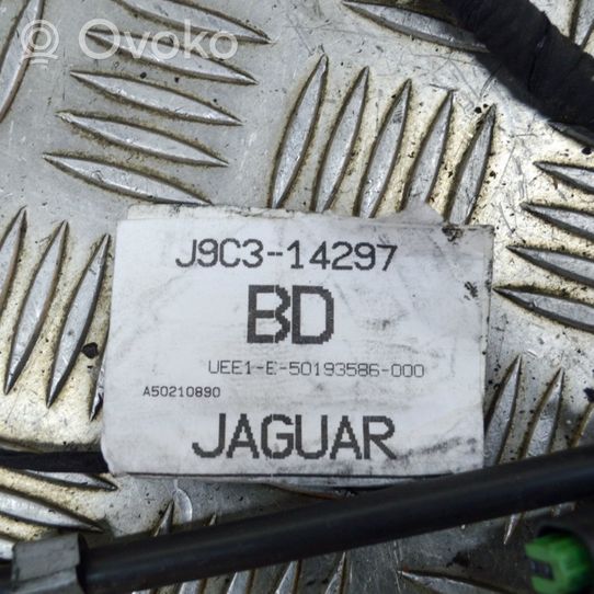 Jaguar E-Pace Tuulilasinpesimen pesunesteletku J9C314297BD