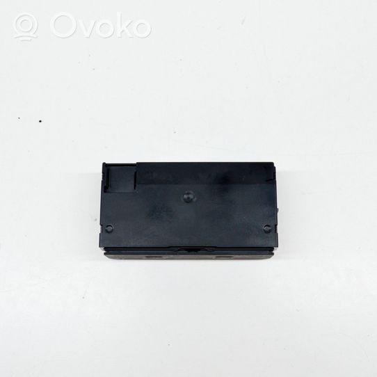 Audi A1 AUX-pistokeliitin 82A035736A