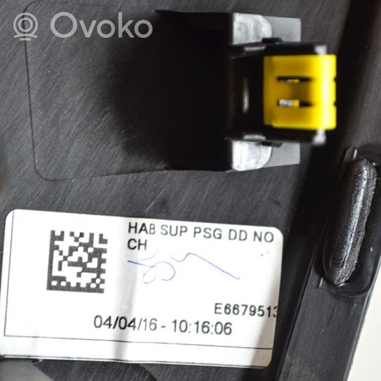 Renault Zoe Ramka schowka deski rozdzielczej 682118143R