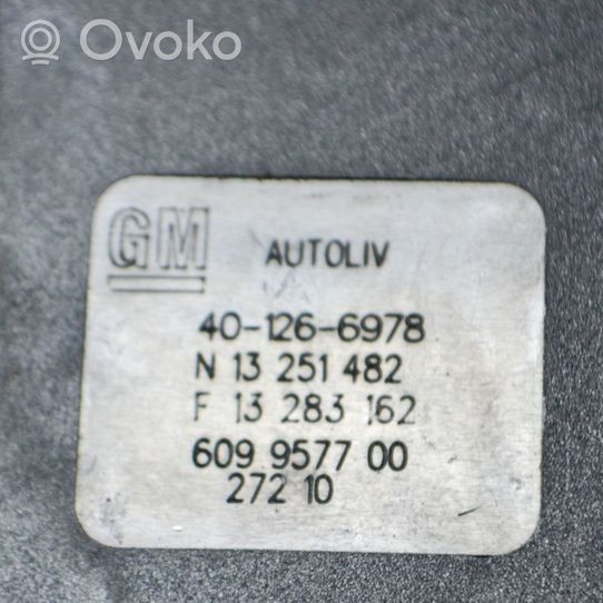 Opel Astra J Keskipaikan turvavyön solki (takaistuin) 401266978