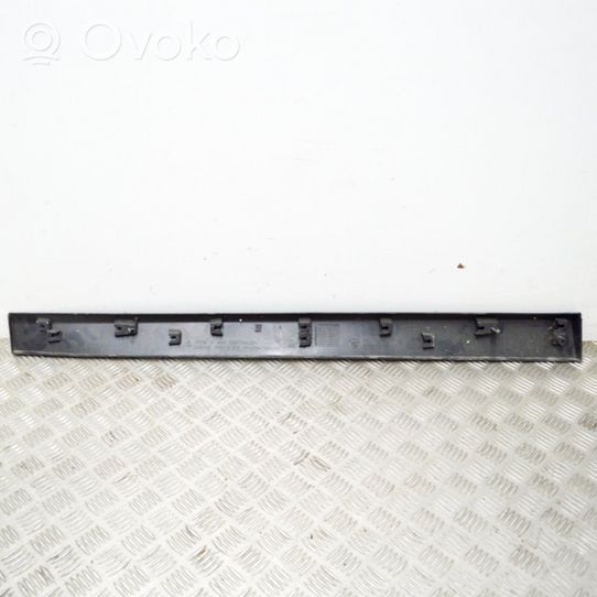 BMW X1 F48 F49 Priekšpusē durvju dekoratīvā apdare (moldings) 7352092