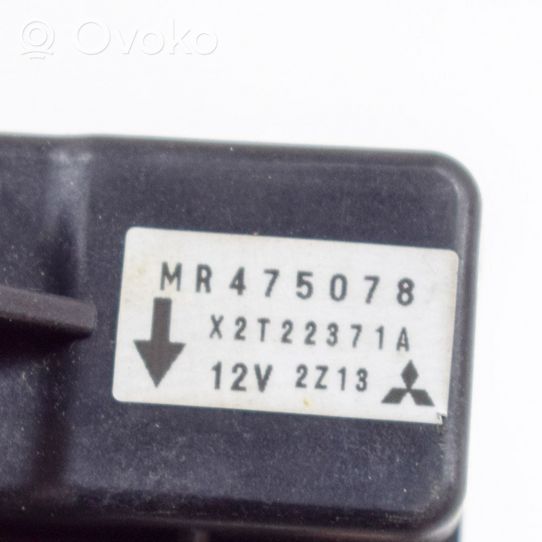 Mitsubishi Pajero Czujnik przyspieszenia X2T22371A
