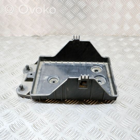 Mazda CX-3 Vassoio scatola della batteria D09T56041