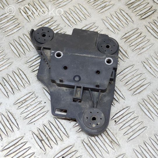 Audi A3 S3 8V ABS-pumpun kiinnike 5Q0614235