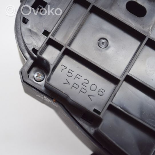 Toyota Yaris Przełącznik / Włącznik nawiewu dmuchawy 75F206