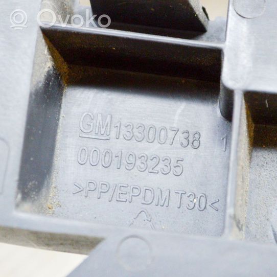 Opel Zafira C Staffa angolare del supporto di montaggio del paraurti 13300738