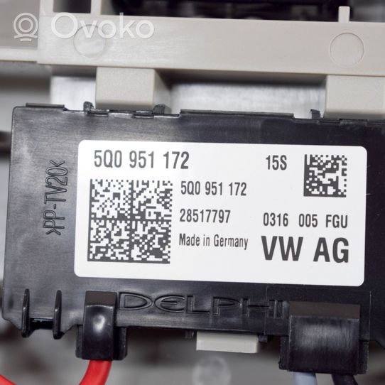 Volkswagen Tiguan Światło fotela przedniego 28517797