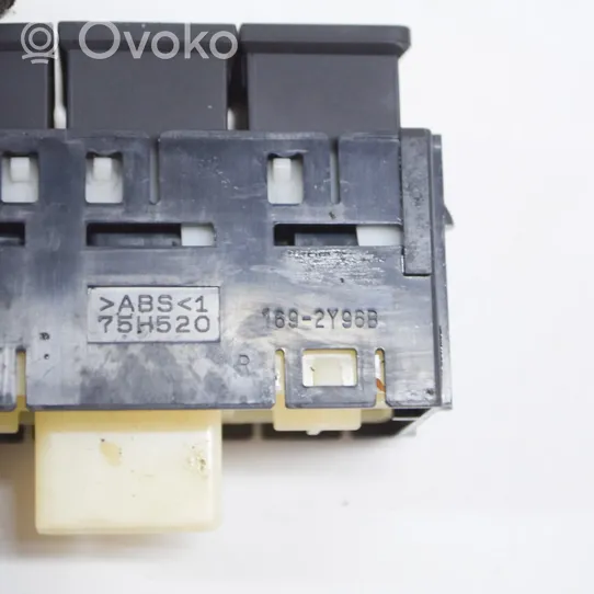 Toyota Prius (XW50) Autres commutateurs / boutons / leviers 1692Y96B