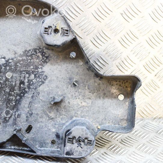 Audi Q3 8U Protezione inferiore del serbatoio del carburante 5N0131331