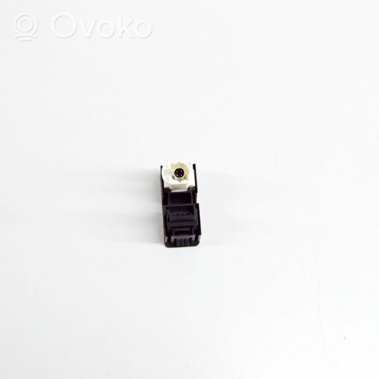 BMW 3 F30 F35 F31 AUX in-socket connector 9229246