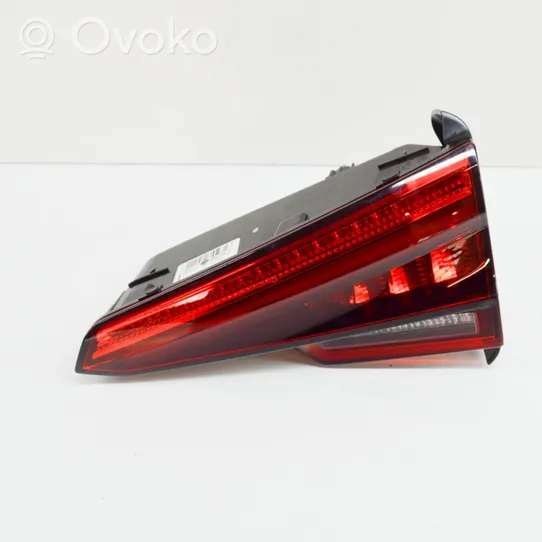 Audi A4 S4 B9 Lampy tylnej klapy bagażnika 8W5945094