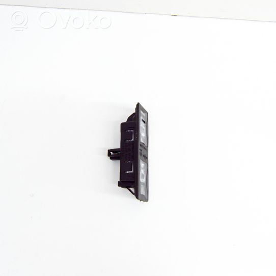 Audi Q2 - Luce targa 8W6943021A