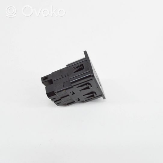 Ford Focus Connecteur/prise USB GC3T14F014AB