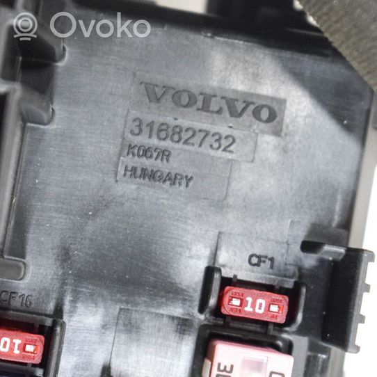 Volvo XC60 Relay mounting block 31682732