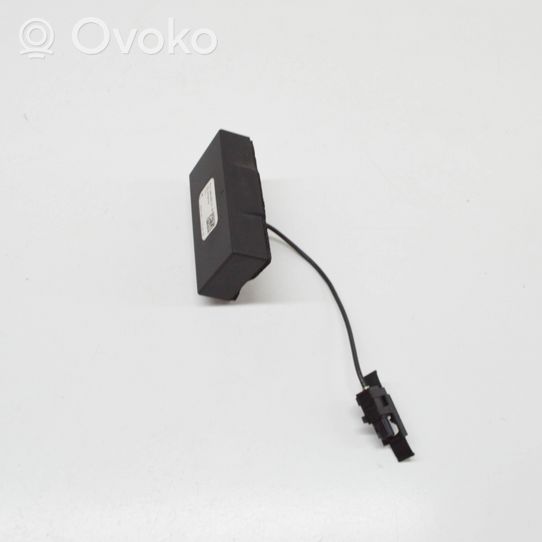 Mercedes-Benz EQC GPS-pystyantenni A2939053100