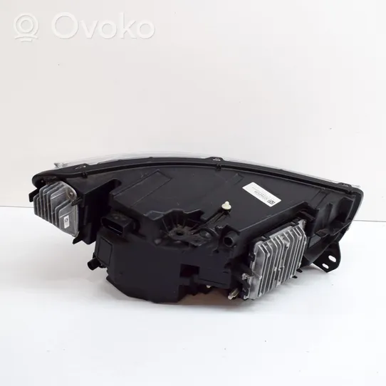 Volvo XC40 Lampa przednia 32342528