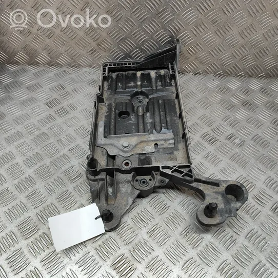 Skoda Octavia Mk3 (5E) Podstawa / Obudowa akumulatora 5Q0915321J