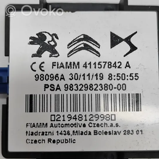 Peugeot 208 Antena GPS 9832982380