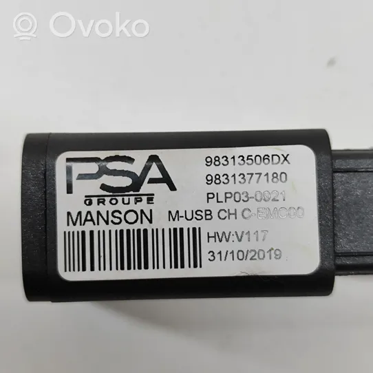 Peugeot 208 USB-pistokeliitin 98313506DX