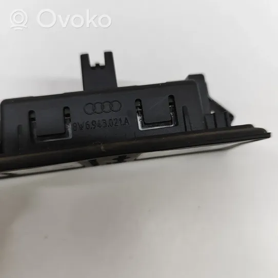 Audi A5 Lampa oświetlenia tylnej tablicy rejestracyjnej 8W6943021A