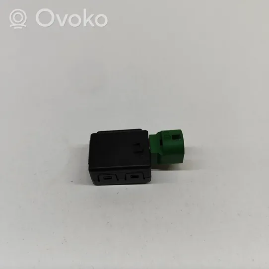 Volkswagen PASSAT B8 Connettore plug in USB 5Q0035726