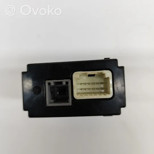 Lexus RX 450H Connettore plug in USB 8619078010