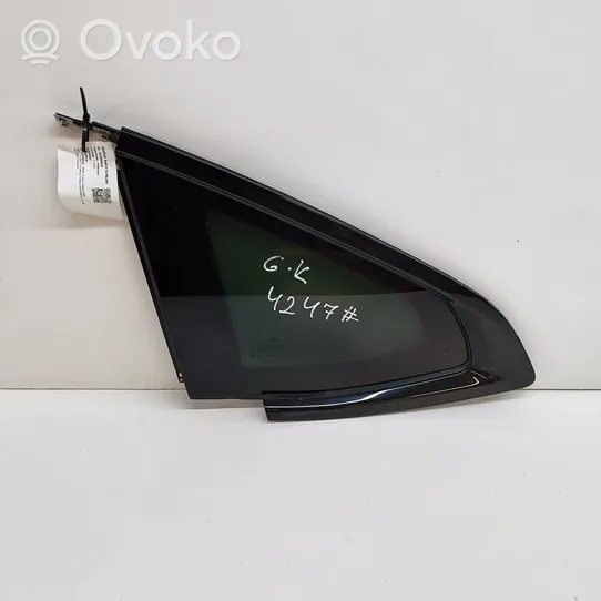 BMW 4 G22 G23 G24 G26 Rear side window/glass 7482993