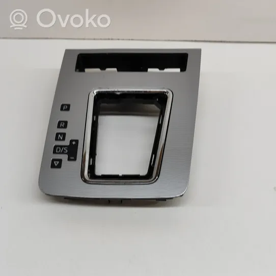 Skoda Octavia Mk3 (5E) Consola de plástico de la palanca de cambios 5E1713203M