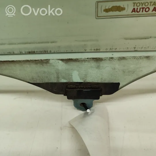 Toyota Land Cruiser (J120) priekšējo durvju stikls (četrdurvju mašīnai) 6810260361