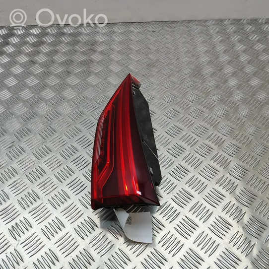 Audi Q3 F3 Lampy tylnej klapy bagażnika 83A945094B