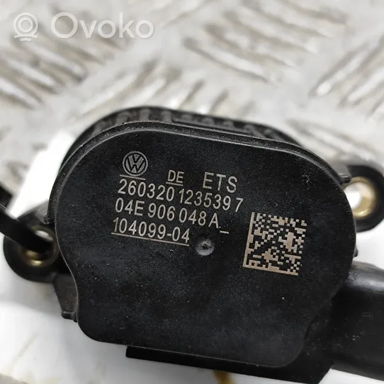 Volkswagen Golf VIII Generator impulsów wałka rozrządu 04E906048A