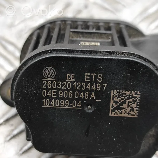 Volkswagen Golf VIII Camshaft speed sensor 04E906048A
