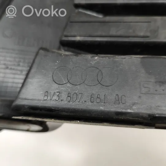 Audi A3 S3 8V Etupuskurin alempi jäähdytinsäleikkö 8V3807681AG