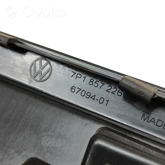 Volkswagen Touareg II Dekoratīvās apdares lenta 7P1857226