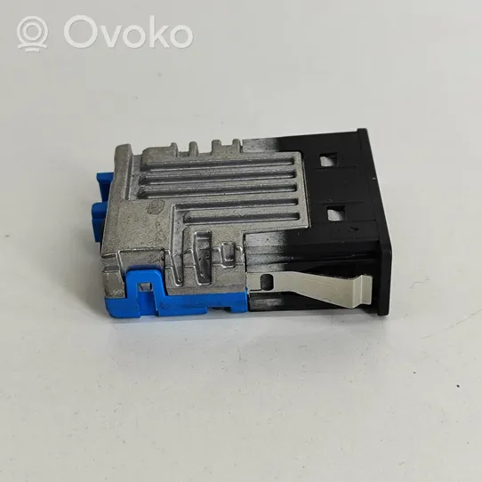 BMW 3 G20 G21 Connecteur/prise USB 8711939