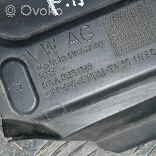 Volkswagen Golf VIII Protezione inferiore del serbatoio del carburante 5WA825841