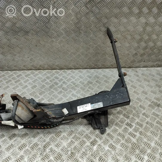 Volkswagen Tiguan Hak holowniczy / Komplet 5N0803880J