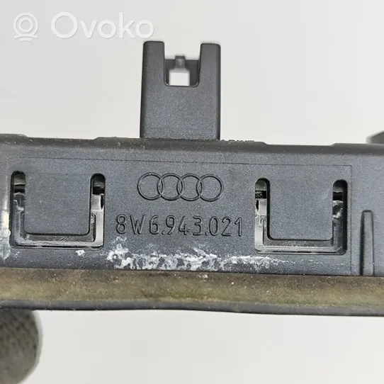 Audi A5 Éclairage de plaque d'immatriculation 8W6943021