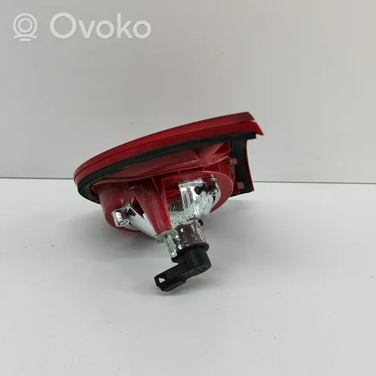 Volkswagen Golf V Lampy tylnej klapy bagażnika 1K6945093E