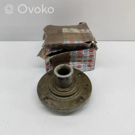 Volkswagen Jetta II Radlagergehäuse hinten 823407615A