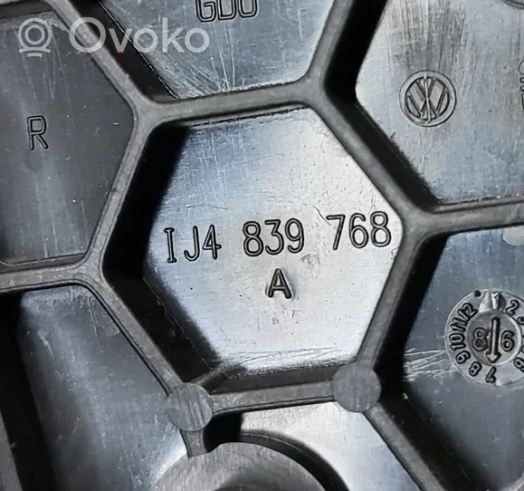Volkswagen Golf IV Autres pièces de carrosserie 1J4839768A