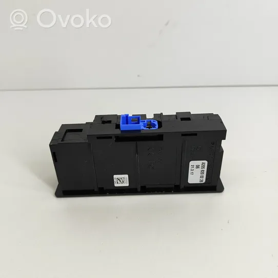 Mercedes-Benz E W213 USB socket connector A2058200226