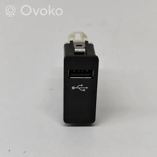 BMW i3 Connettore plug in USB 6820397
