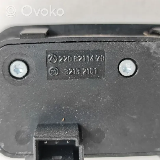 Mercedes-Benz E W212 Botón interruptor de maletero abierto A2208211479