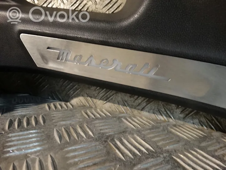 Maserati Levante Muu kynnyksen/pilarin verhoiluelementti 