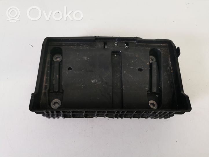 Mercedes-Benz E W238 Boîte de batterie A2056201502