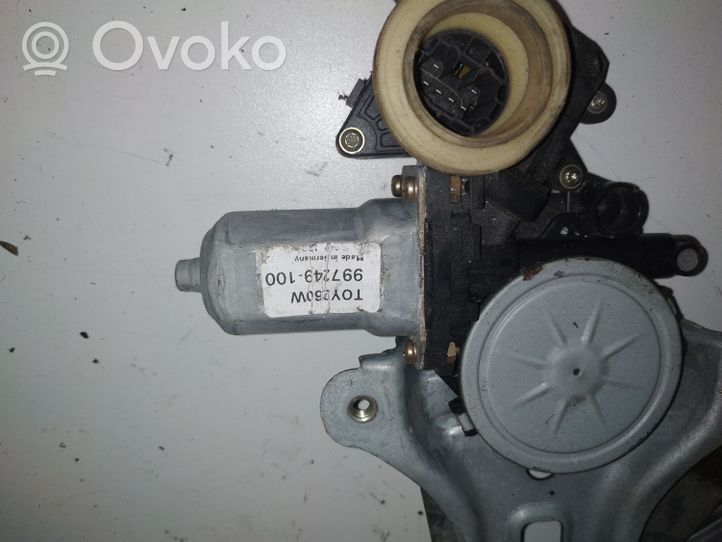 Toyota Corolla Verso E121 Silniczek podnoszenia szyby drzwi tylnych 698400F020