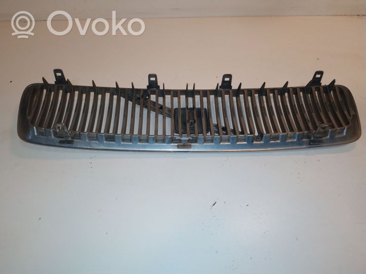 Volvo V70 Grille calandre supérieure de pare-chocs avant 